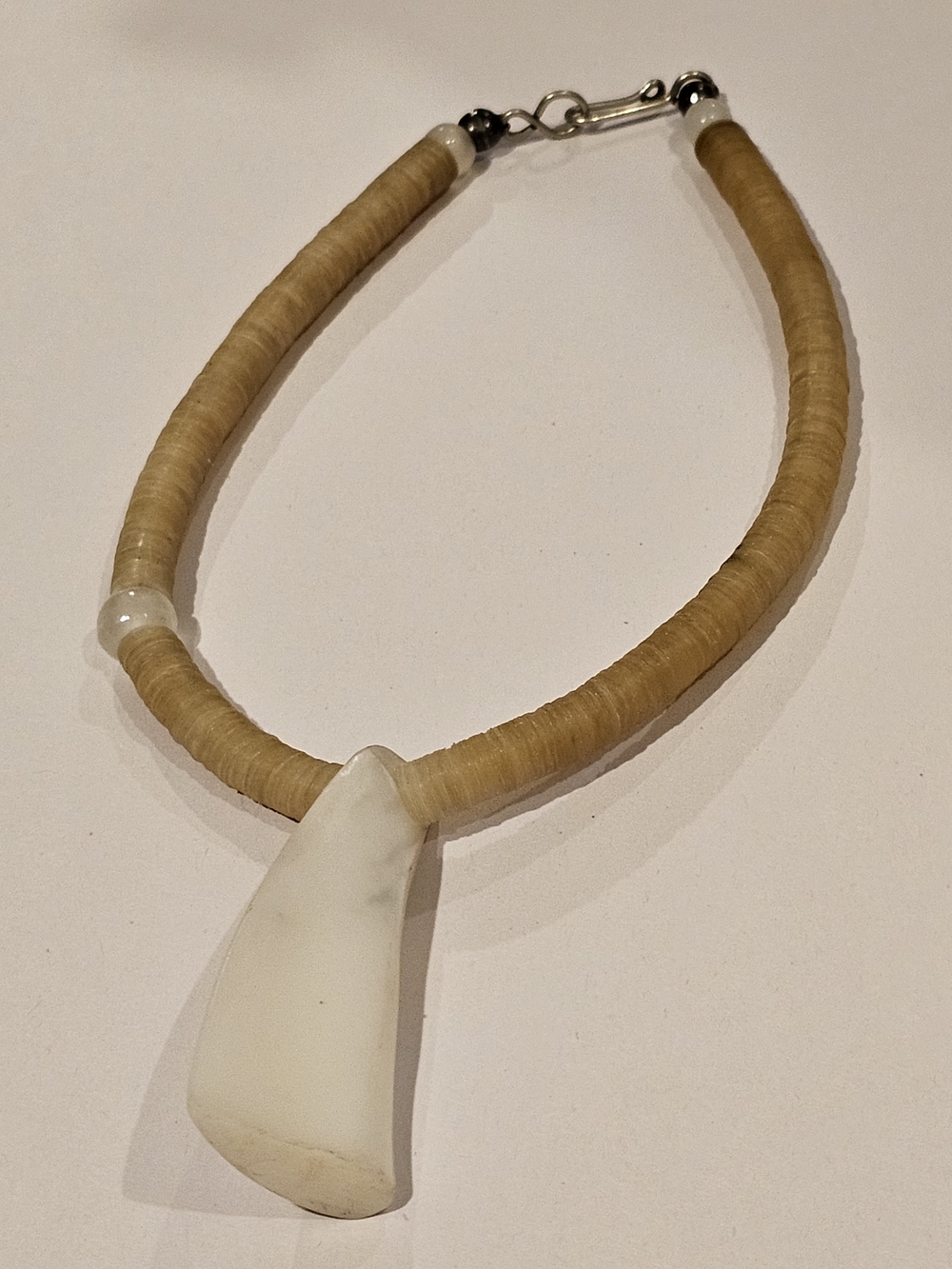 70s Artisan Hand-Carved White Marble Tusk Pendant Choker Necklace